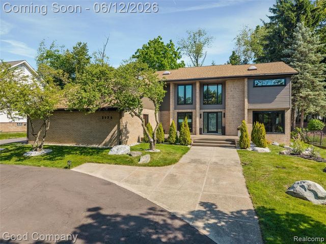 3176 Chambord Drive, West Bloomfield, MI 48323