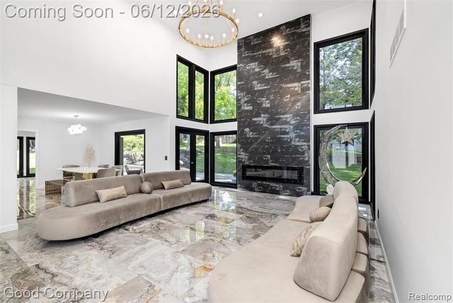 3176 Chambord Drive, West Bloomfield, MI 48323