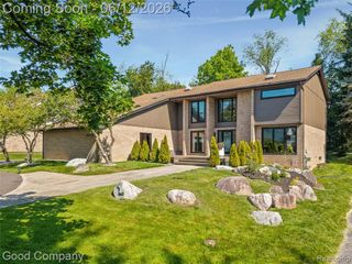 3176 Chambord Drive, West Bloomfield, MI 48323