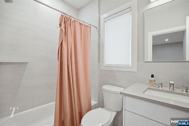 313 8th Street 1, Fairview, NJ 07022