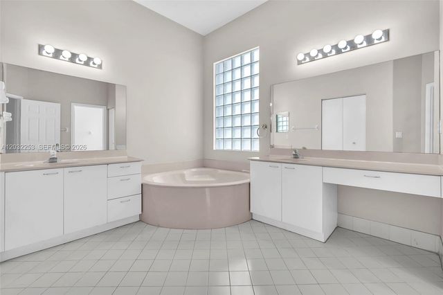 15961 NW 14th Road 0, Pembroke Pines, FL 33028