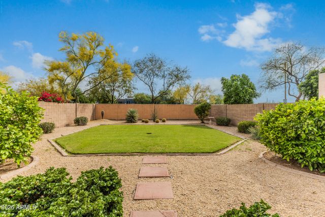 4631 E LONE CACTUS Drive, Phoenix, AZ 85050