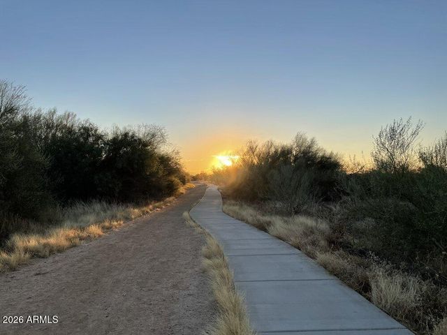 4631 E LONE CACTUS Drive, Phoenix, AZ 85050