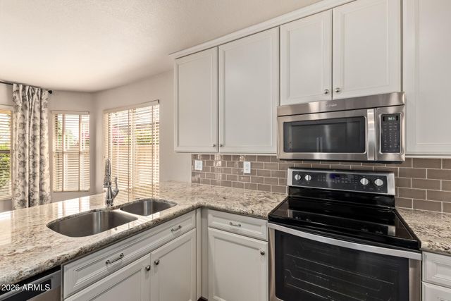 4631 E LONE CACTUS Drive, Phoenix, AZ 85050