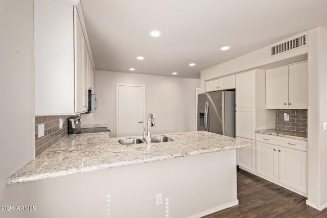 4631 E LONE CACTUS Drive, Phoenix, AZ 85050