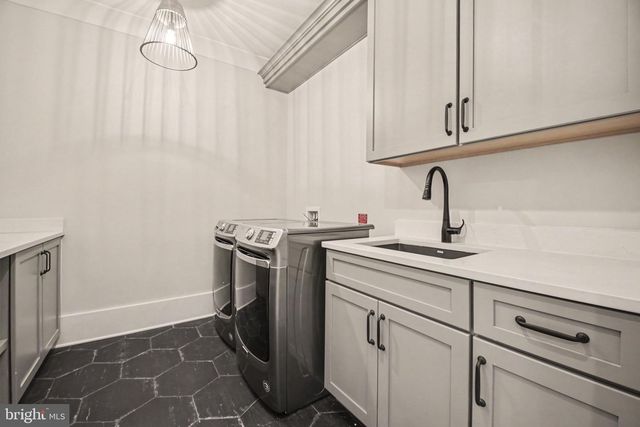 2516 RAMBLING RD, Vienna, VA 22181