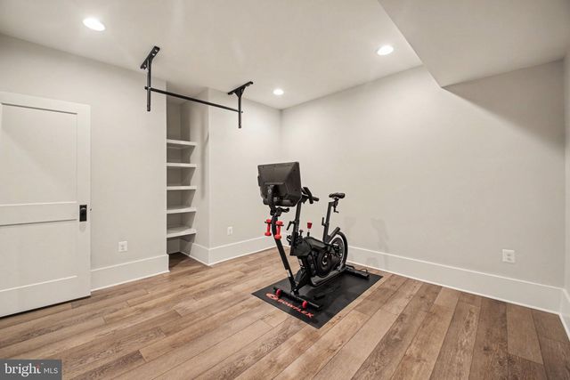 2516 RAMBLING RD, Vienna, VA 22181