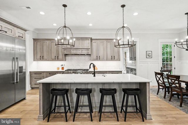 2516 RAMBLING RD, Vienna, VA 22181
