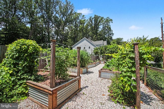 2516 RAMBLING RD, Vienna, VA 22181