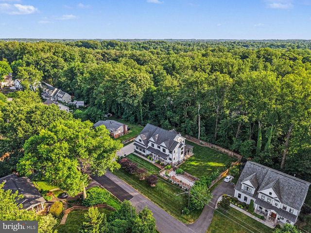 2516 RAMBLING RD, Vienna, VA 22181