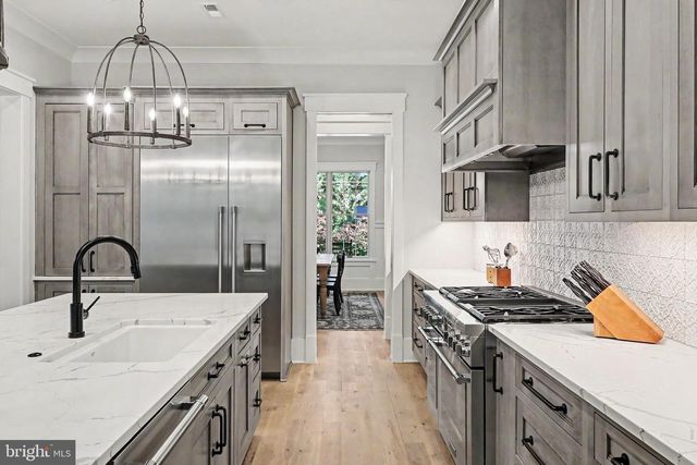 2516 RAMBLING RD, Vienna, VA 22181