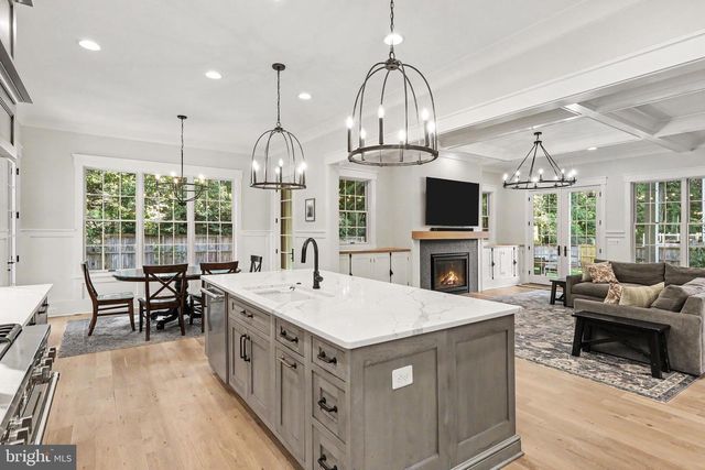2516 RAMBLING RD, Vienna, VA 22181