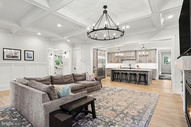 2516 RAMBLING RD, Vienna, VA 22181