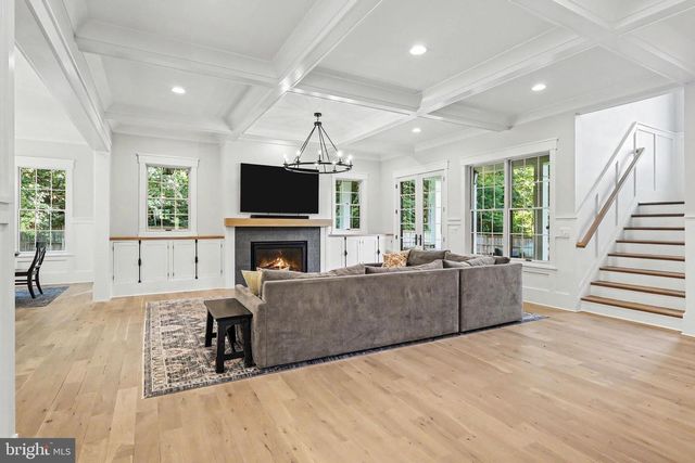 2516 RAMBLING RD, Vienna, VA 22181