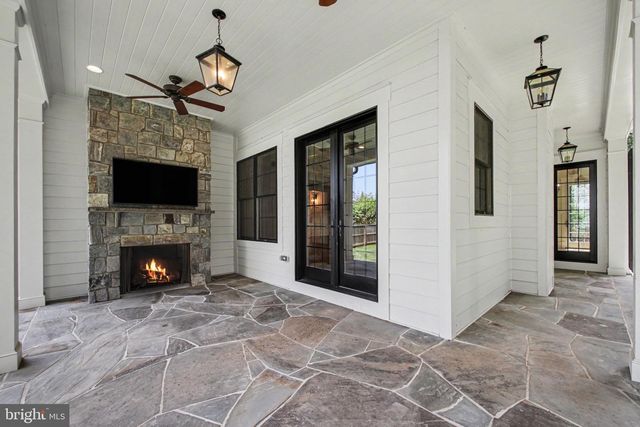 2516 RAMBLING RD, Vienna, VA 22181