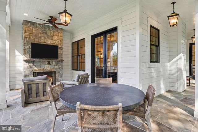 2516 RAMBLING RD, Vienna, VA 22181