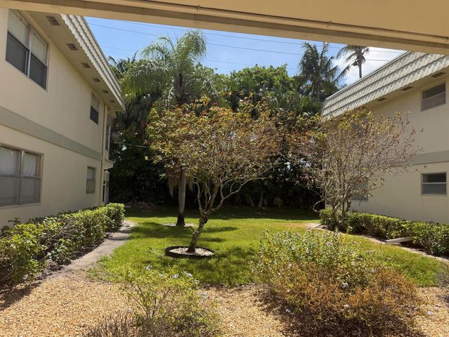 679 Saxony Way, Delray Beach, FL 33446