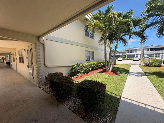 679 Saxony Way, Delray Beach, FL 33446