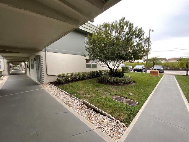 679 Saxony Way, Delray Beach, FL 33446