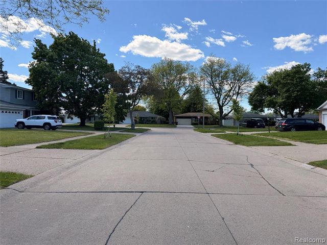12224 El Camino El Camino Drive, Sterling Heights, MI 48312
