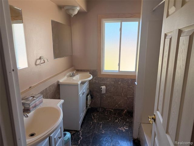 12224 El Camino El Camino Drive, Sterling Heights, MI 48312