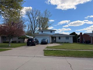 12224 El Camino El Camino Drive, Sterling Heights, MI 48312