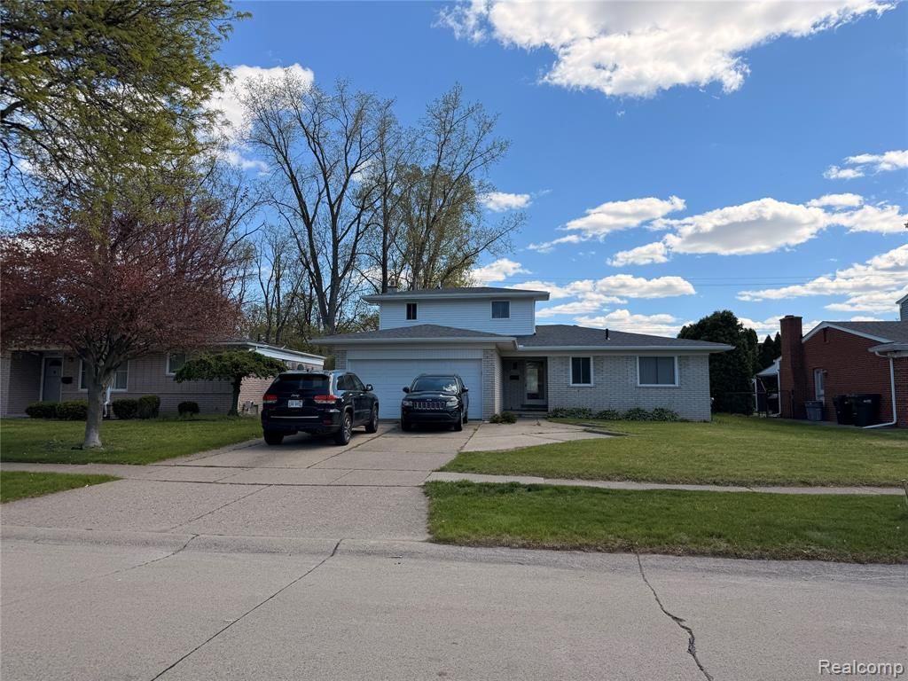 12224 El Camino El Camino Drive, Sterling Heights, MI 48312
