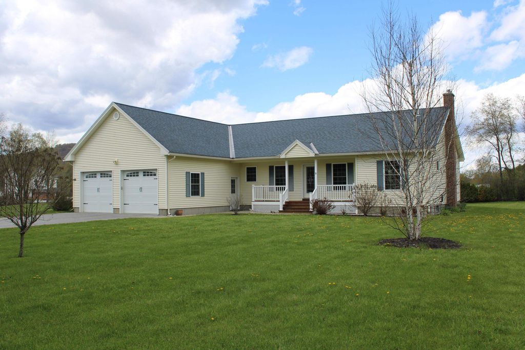 71 Cobb Lane, Clarendon, VT 05959