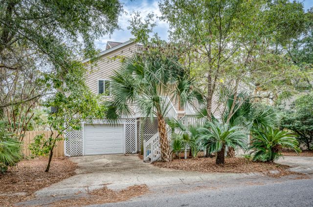 317 W Hudson Avenue, Folly Beach, SC 29439