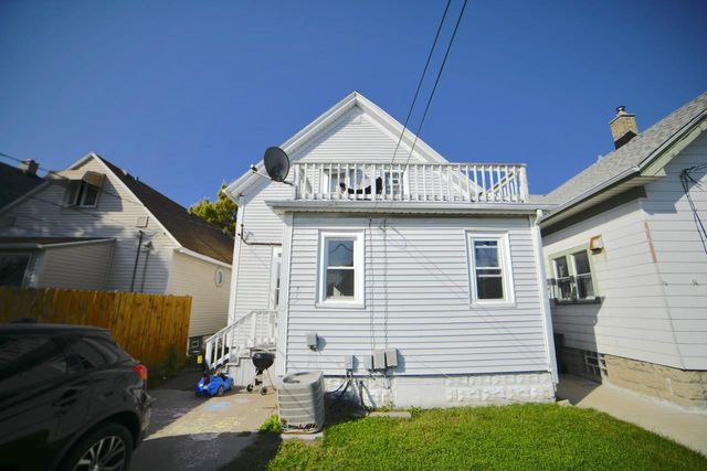 916 S 75th STREET, West Allis, WI 53214