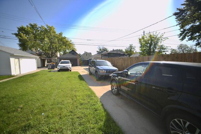 916 S 75th STREET, West Allis, WI 53214