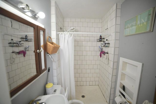 916 S 75th STREET, West Allis, WI 53214