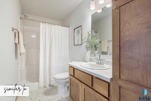 8020 E Tencate Pl, Sioux Falls, SD 57110