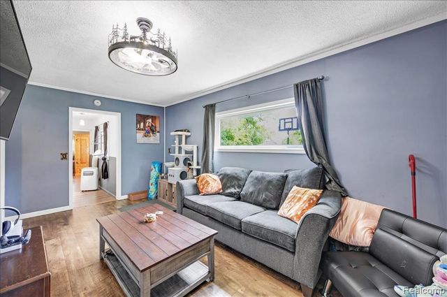 394 S Elm Street, Lapeer, MI 48446
