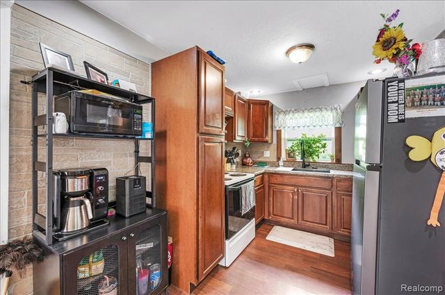 394 S Elm Street, Lapeer, MI 48446