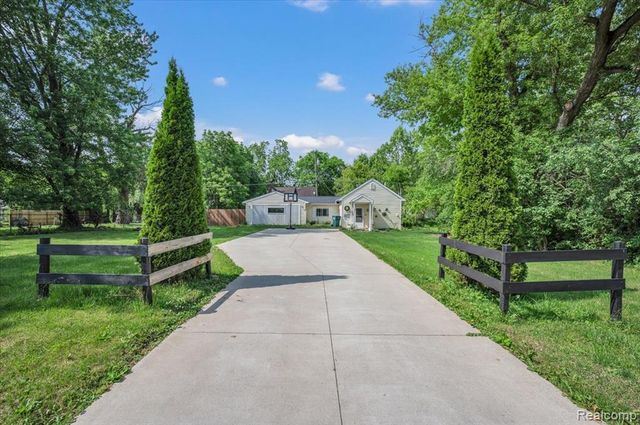 394 S Elm Street, Lapeer, MI 48446