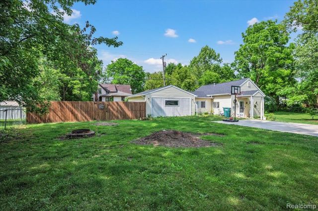 394 S Elm Street, Lapeer, MI 48446