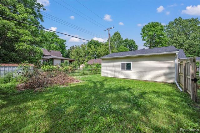 394 S Elm Street, Lapeer, MI 48446