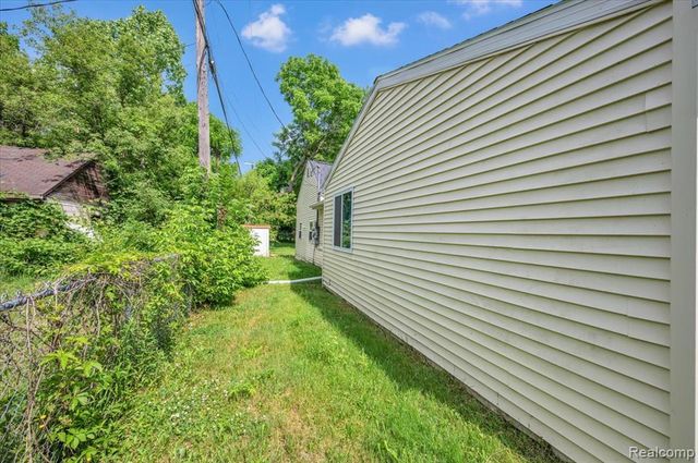394 S Elm Street, Lapeer, MI 48446