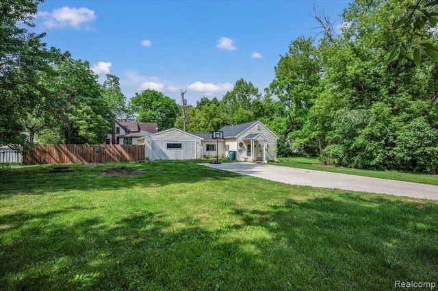 394 S Elm Street, Lapeer, MI 48446