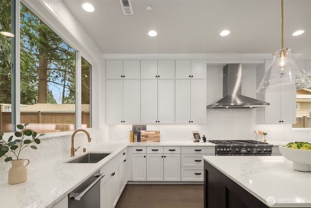 8258 133rd Avenue NE, Redmond, WA 98052