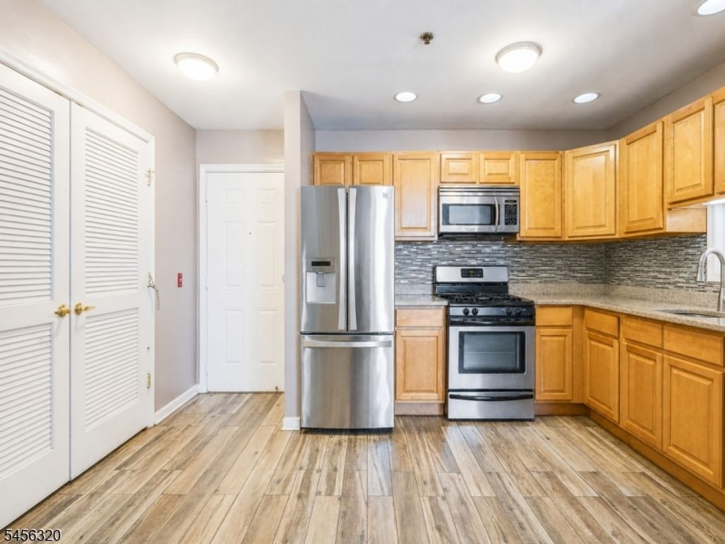 19 Market Street 401, Paterson City, NJ 07501 — photo 3