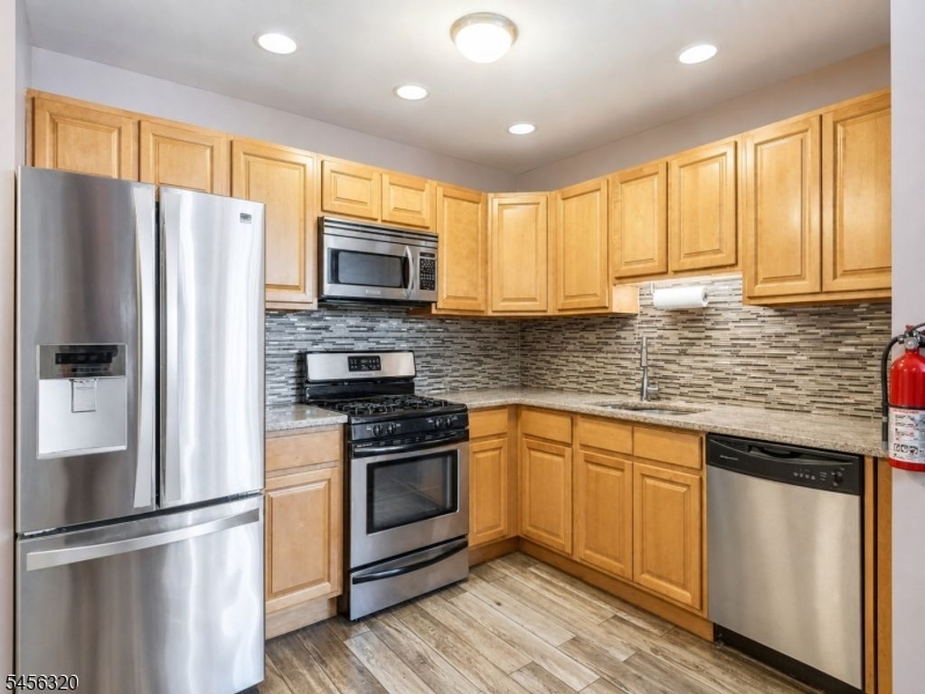 19 Market Street 401, Paterson City, NJ 07501 — photo 5