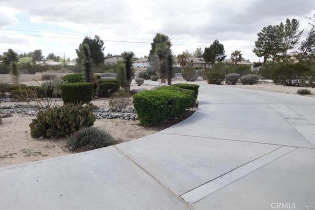 15201 Pocahantas, Apple Valley, CA 92307