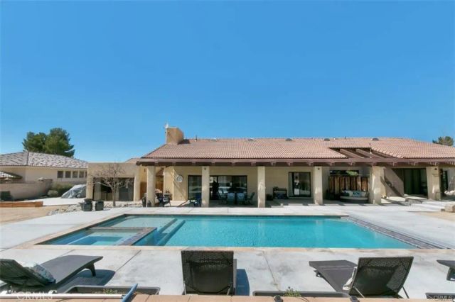 15201 Pocahantas, Apple Valley, CA 92307