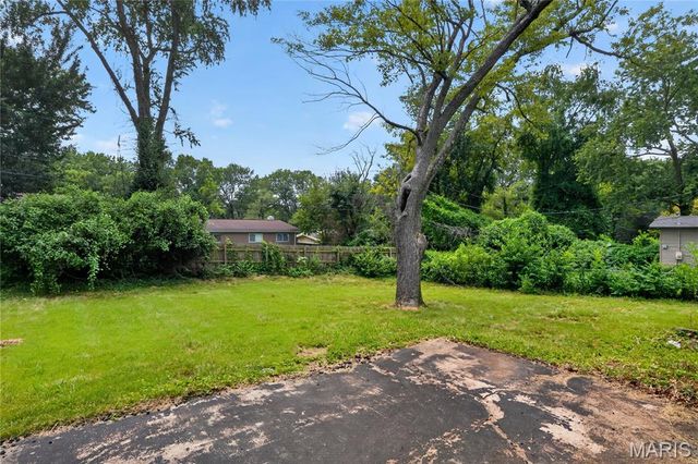 8428 Jacklin Avenue, Hazelwood, MO 63042