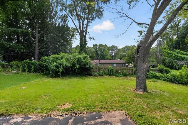 8428 Jacklin Avenue, Hazelwood, MO 63042