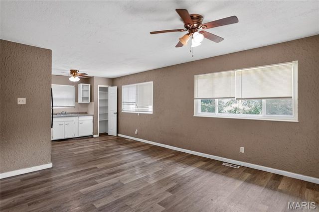 8428 Jacklin Avenue, Hazelwood, MO 63042