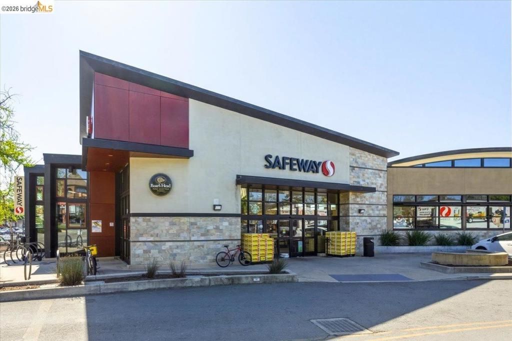 Image 26 of property listing at 1408 Henry St, Berkeley, CA 94709