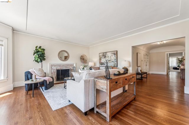455 Lagunitas Ave, Oakland, CA 94610
